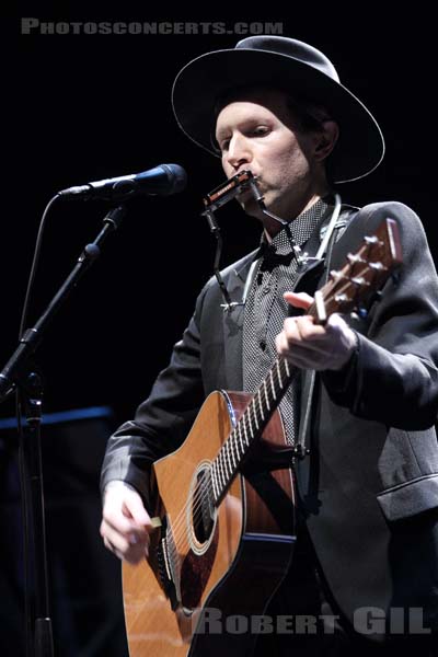 BECK - 2013-07-02 - PARIS - Cite de la Musique - Beck Hansen